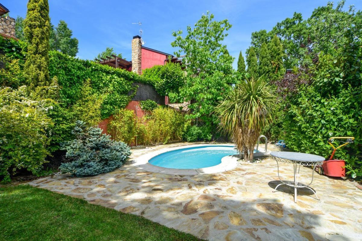 Chalet Navacerrada Piscina Privada Exterior photo